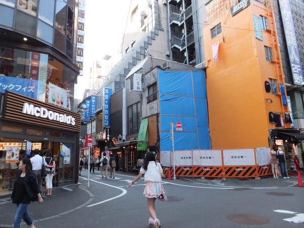 BNF氏、2013年：渋谷センター街の一角にビルを建設